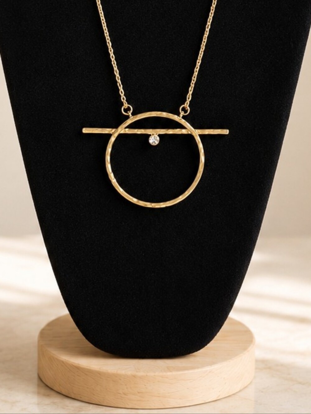 HIGH END BOUTIQUE HAMMERED GOLD CIRCLE & BAR PENDANT NECKLACE